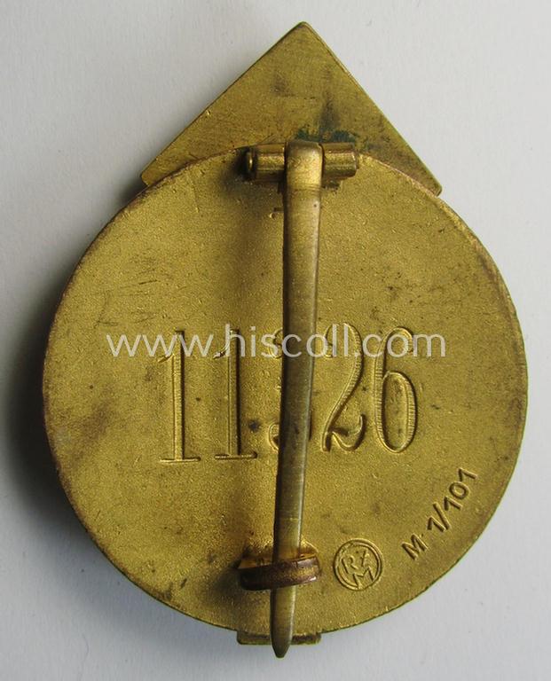 Stunning - and scarcely encountered! - 'Buntmetall'-based (and serial-numbered!) 'HJ'-related so-called: 'HJ-Führer-Sport-Abz.' being a maker- (ie. 'RzM M1/101' or: 'G. Brehmer'-) marked, example that comes in a hardly used- nor worn, condi...