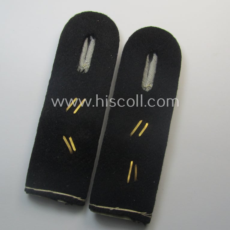 Attractive - and fully matching! - pair of neatly 'cyphered', WH (Heeres) officers'-type shoulderboards as (dual)piped in the black-coloured branchcolour as was intended for a: 'Leutnant des Landes-Bau-Pionier-Btls. 8'