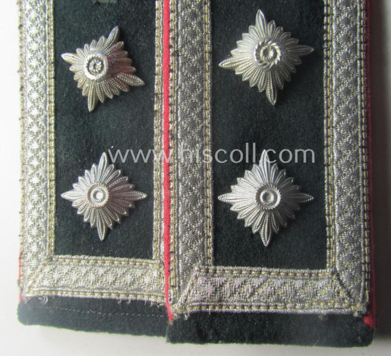 Pair of WH (Heeres), early-war period- (ie. 'M40'-pattern) typically 'standard-issued', NCO-type shoulderstraps as was specifically intended for an: 'Oberfeldwebel eines Panzerjäger-Abts.'