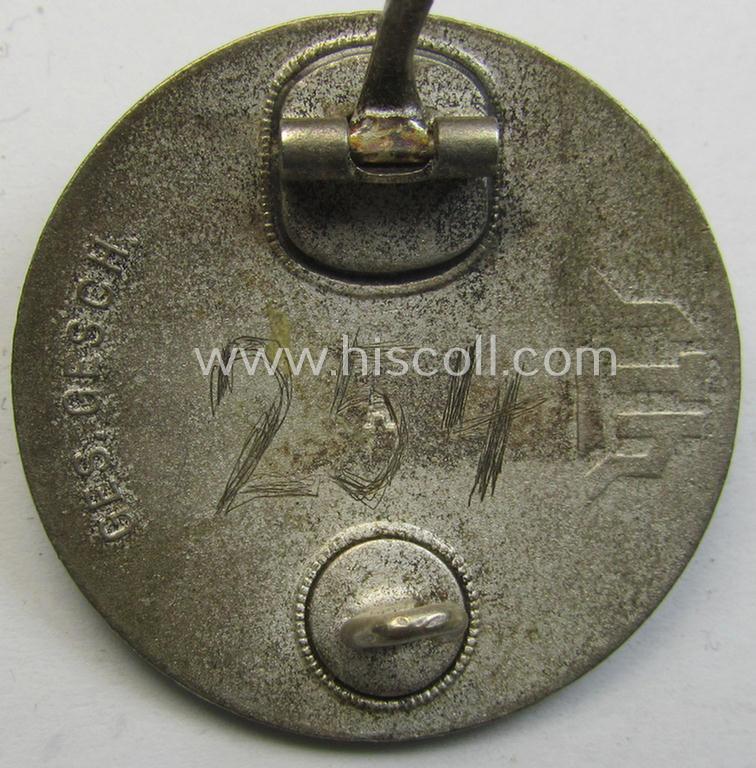 Enamelled lapel-pin: 'Der Stahlhelm' - Bund der Frontsoldaten (Sta) - Eintrittsabzeichen 1929' being a period-engraved example that comes in an overall very nice- (and/or fully undamaged!), condition