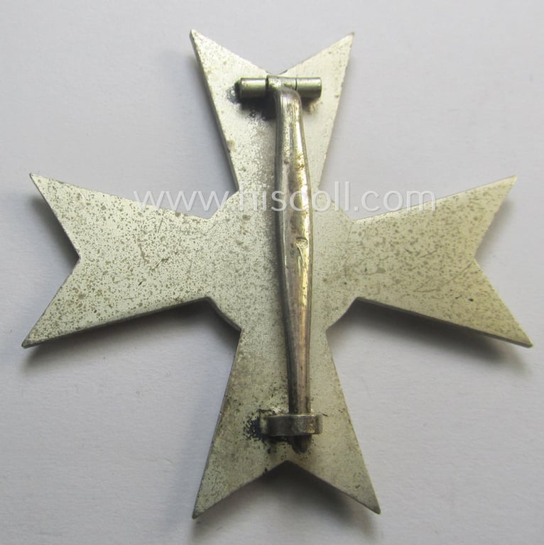 'Kriegsverdienstkreuz 1. Kl. ohne Schwn.' being a clearly maker- (ie. '4'-) marked and/or: 'Buntmetall'-based specimen by the: 'Steinhauer & Lück'-company