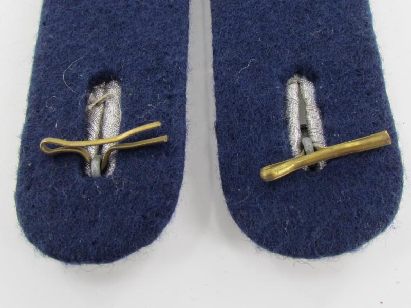 Luftwaffe  leutnant medical shoulder boards