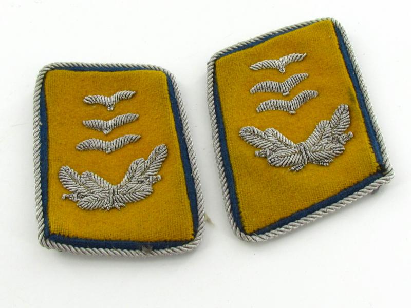 Luftwaffe 'Hauptmann der Reserve eines Flieger- o. Fallschirmjäger-Regiments' Collar Tabs
