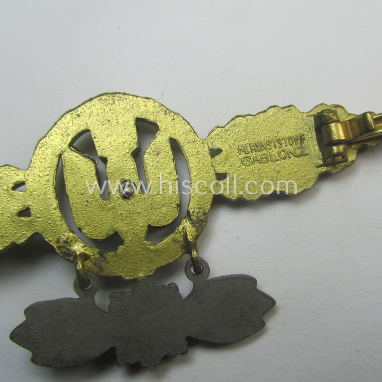 Attractive, WH (LW) 'Frontflugspange für Kampfflieger in Gold mit Stern-Anhänger' being a typical zinc- (ie. 'Feinzink'-) and maker-marked example bythe: 'Metall u. Kunstoff - Gablonz'-company