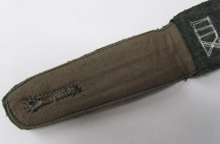 Superb - albeit single! - early- (ie. mid-) war-period- (ie. 'M40/M43'-pattern) neatly 'cyphered' WH (Heeres) EM-type shoulderstrap as was intended for a: 'Soldat der Infanterie-Truppen u. Mitglied des Wehrkreis-Kds. 13'