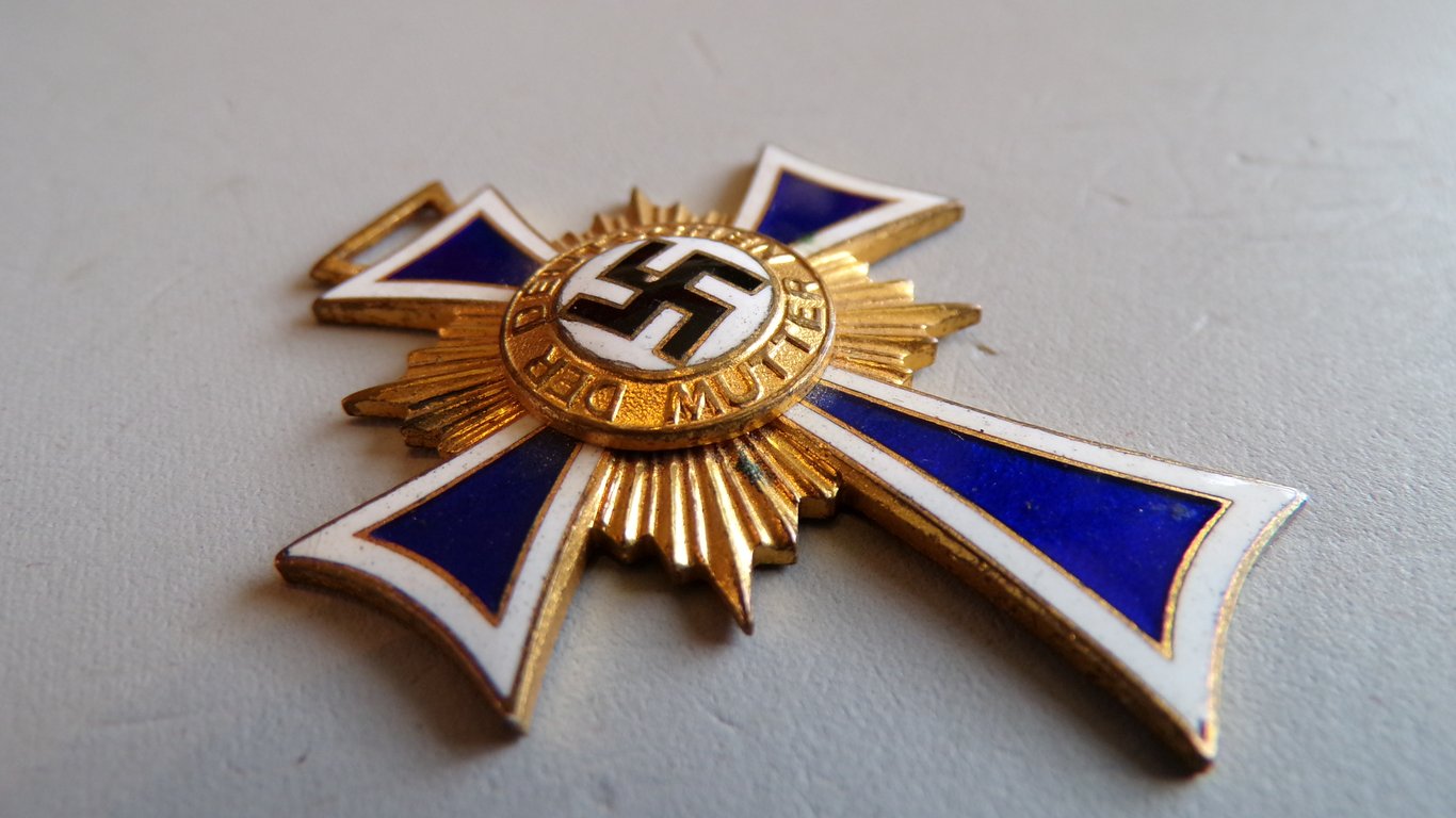 Ehrenkreuz der Deutschen Mutter Gold
