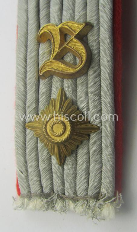 Single, WH (Heeres) neatly 'cyphered', officers-pattern shoulderboard as intended for an: 'Oberleutnant u. Mitglied einer Art.-Beobachtungs-Abts.'