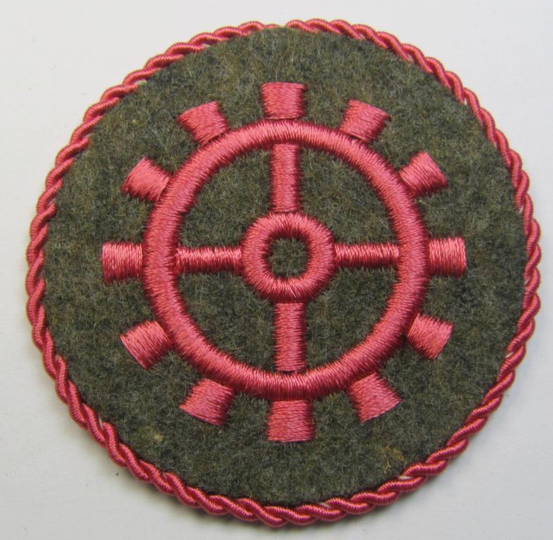 WH (Heeres ie. 'Panzer'-) machine-embroidered-, trade- ie. special-career patch, having a not that often encountered (bright-pink-coloured) 'Kordel' (ie. 'Umrandung') attached, as was intended for a: 'Panzerwarte o. Kfz.-Warte der I. Klasse'