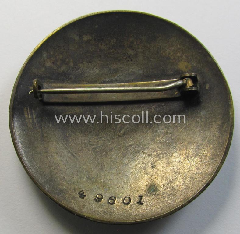 Attractive, 'Deutscher Frauenarbeitsdienst' (or: womens'-labour-service) so-called: 'Dienstbrosche' being a non-maker-marked example as was executed in golden-bronze-toned 'Buntmetall' and bearing a unique serial-number ('49601')