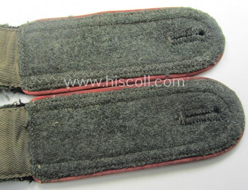 Pair of WH (Heeres) NCO-type shoulderstraps (as was specifically intended to be used on the black-coloured, 'wrap-around'-styled Panzer-tunics) as intended for an: 'Uffz. der Panzer-Trpn.'