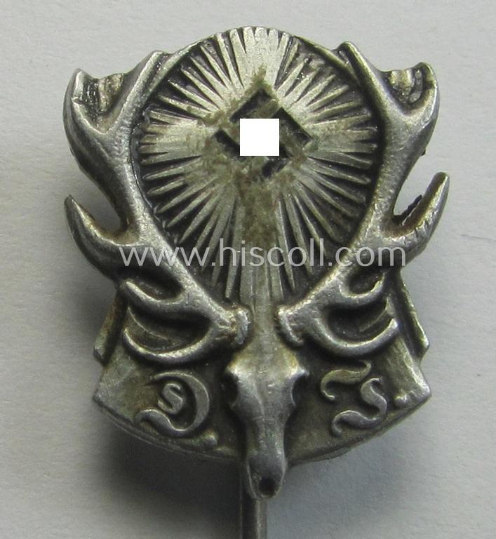 Silverish-toned membership lapel-pin: 'Reichsbund Deutsche Jägerschaft' (ie. 'DJV') being a detailed- (albeit non-maker-marked) example that is executed in silver-toned aluminium-based metal