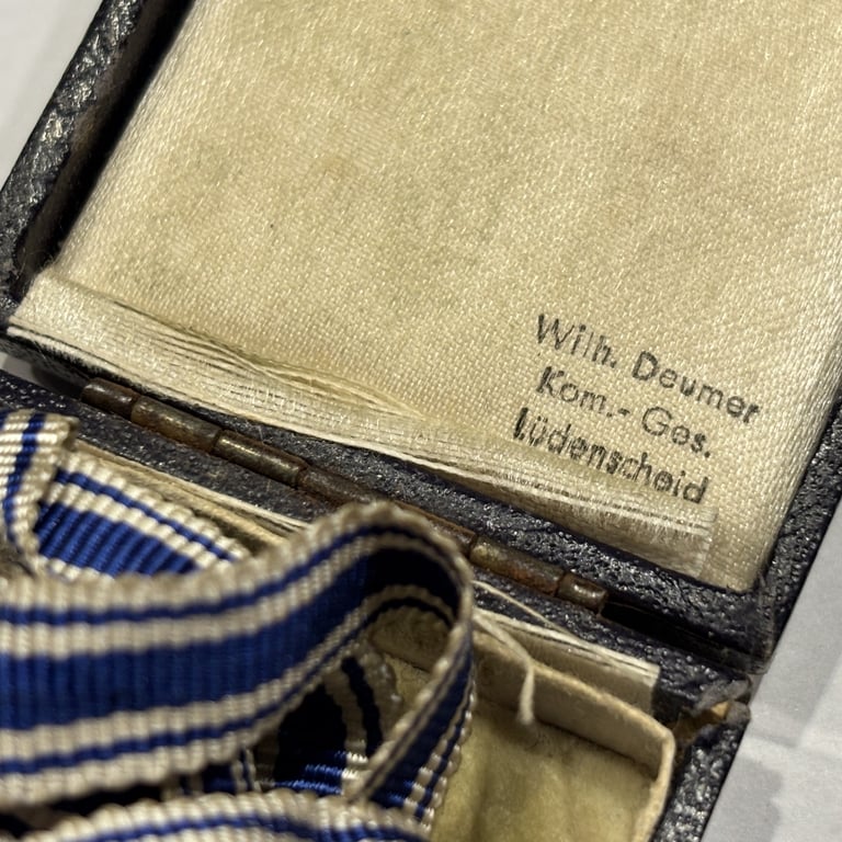 Cased Mothers Cross in Gold "Wilhelm Deumer"