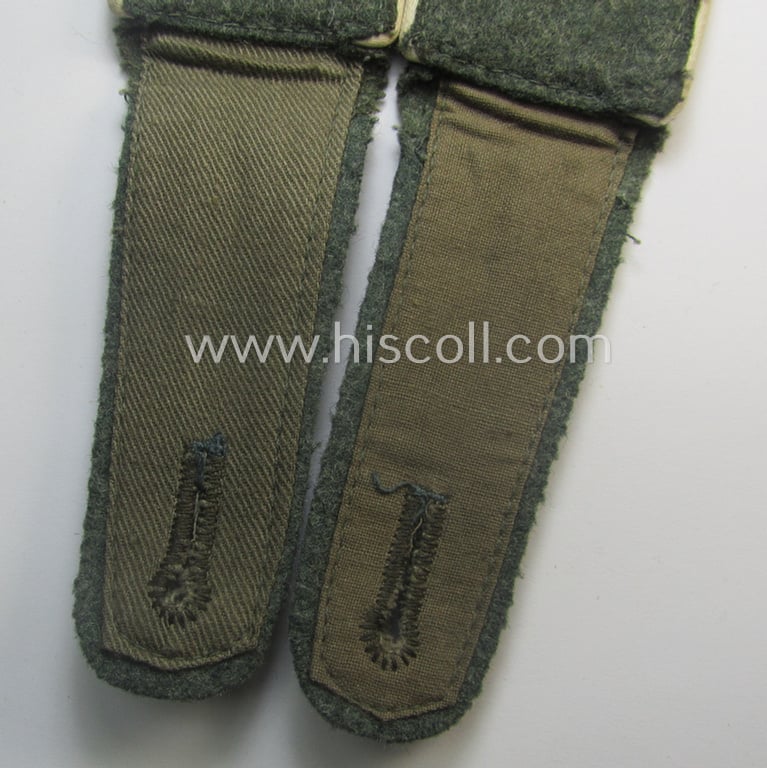 Moderately used pair of WH (Heeres), early- (ie. mid-) war-period- (ie. 'M41- o. M43'-) pattern EM-type shoulderstraps as piped in the white-coloured branchcolour as was intended for a: 'Soldat eines Infanterie-Rgts.'