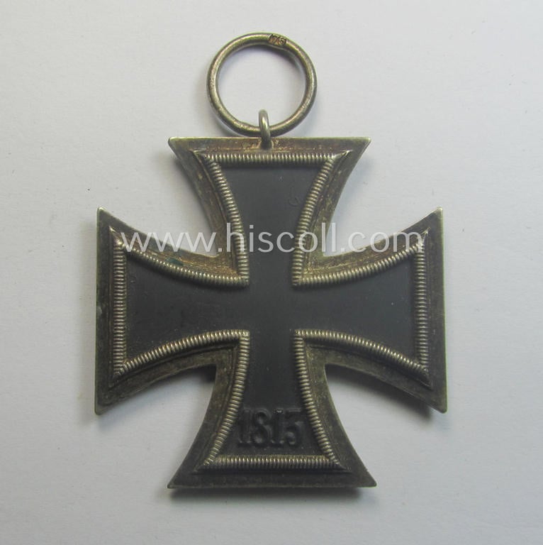 Iron Cross 2nd class (or: 'EK II. Klasse') being a maker- (ie. '76'-) marked example that comes together with its non-confectioned ribbon (ie. 'Bandabschnitt') as was produced by the maker (ie. 'Hersteller'): 'Ernst L. Müller'