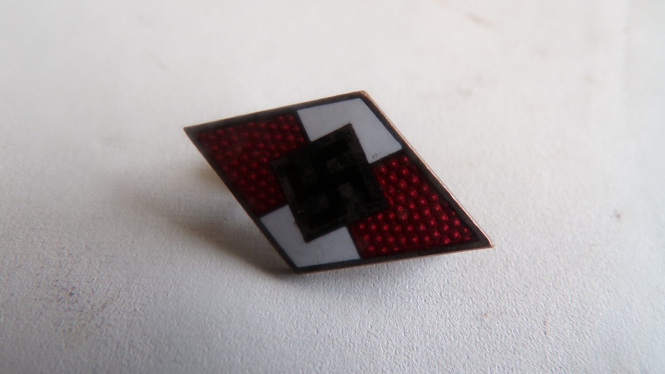 Hitler Youth Membership Pin - RZM M1/13