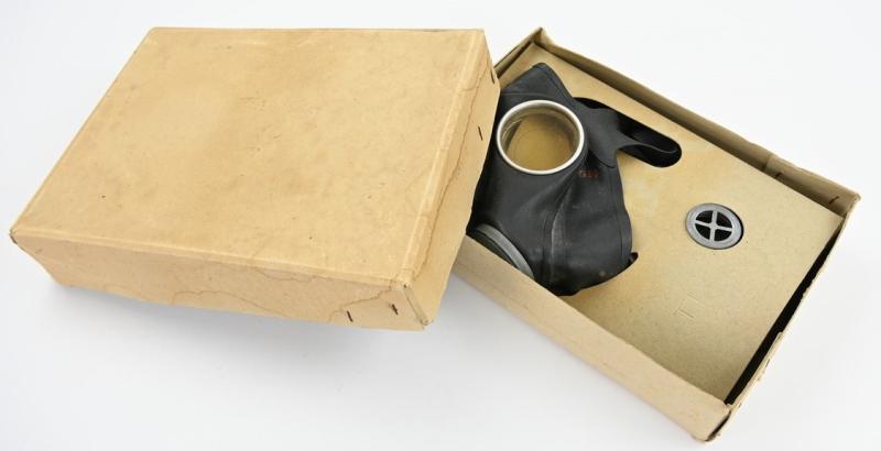 German LS DM40 Civil Gasmask with Filter in Box