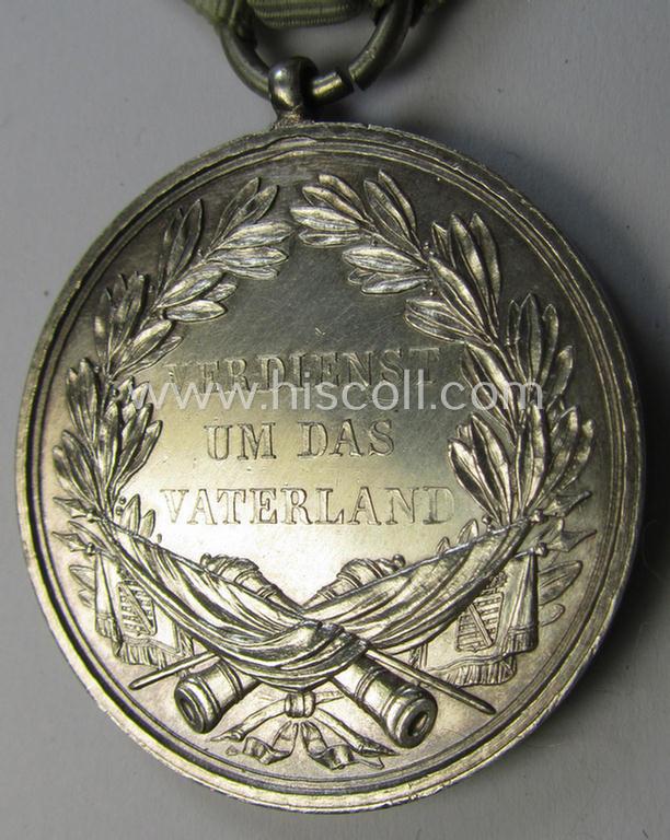 Attractive, (pre)WWI-period - and neatly silverish-toned! - so-called: 'Königlich Sächsischer Militär - St. Heinrichs-Orden des 5. Modell (1849-1918)' being a nicely preserved example that comes mounted onto its period ribbon (ie. 'Bandabschnitt'...