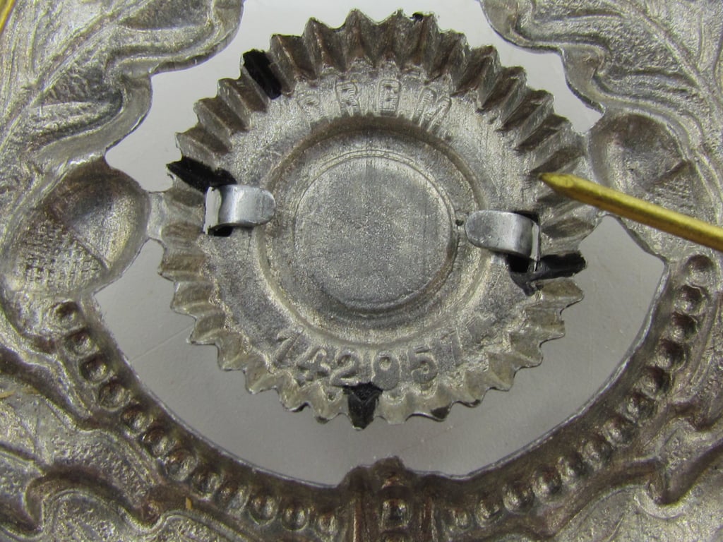 Wehrmacht (Heer) visor cap wreath and cocarde ( DRGM marked )