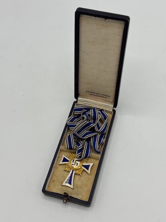Cased Mothers Cross in Gold "Friedrich Linden - Lüdenscheid"