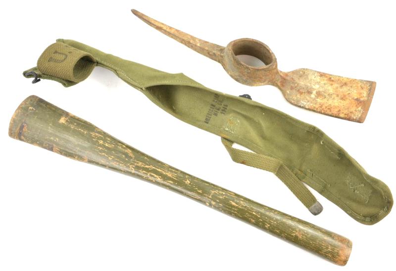 US WW2 M-1910 Pick-Mattock and carrying case