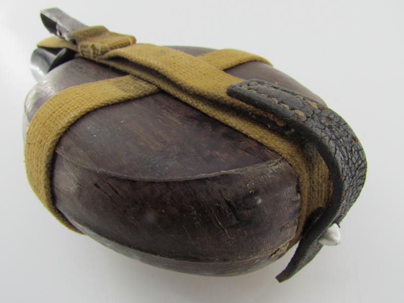 Wehrmacht  'Coconut' M31 Canteen and Cup 'H.R.E.43'