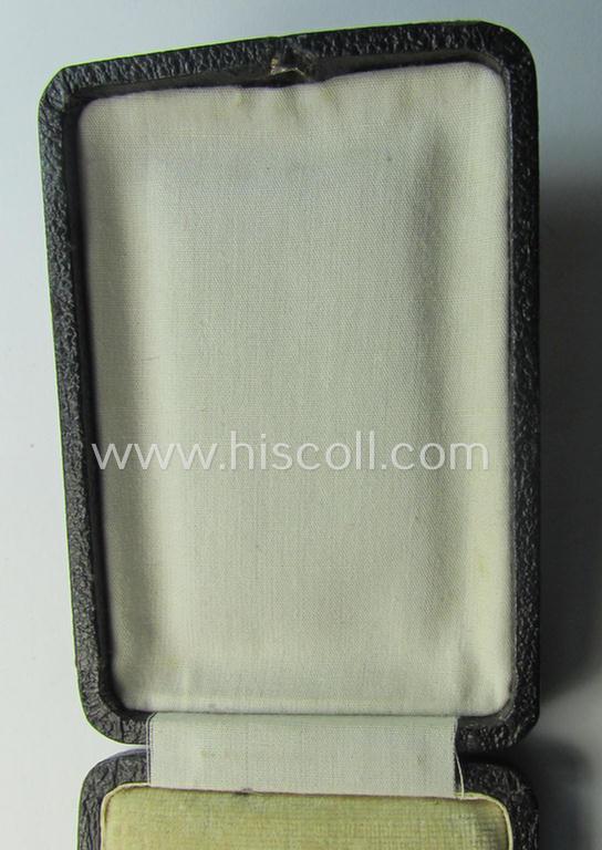 Attractive - and quite unusual! - WWI-period: 'Eisernes Kreuz II. Klasse' (or: iron cross second class) being a maker- (ie. 'HB'-) marked example that comes stored in its luxuriously-styled, black-coloured etui as issued and found