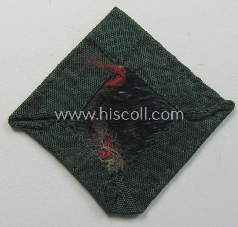 Pre- (ie. early-) war-period, WH (Heeres) cap-eagle & cocarde-set (ie. 'Schiffchenmützen-Adler u. Kokarde für Mannschaften u. Uffz.') being a cap-removed set as executed in bluish-grey-coloured linnen on a darker-green-coloured background