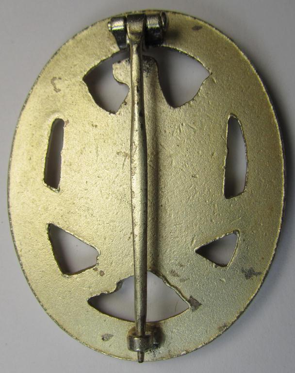Neat, '1957-pattern, 'Allgemeines Sturmabzeichen' (or: General Assault Badge ie. GAB) being an unmarked, zinc-based- (ie. 'Feinzink'-) and/or: 'solid-back'-version