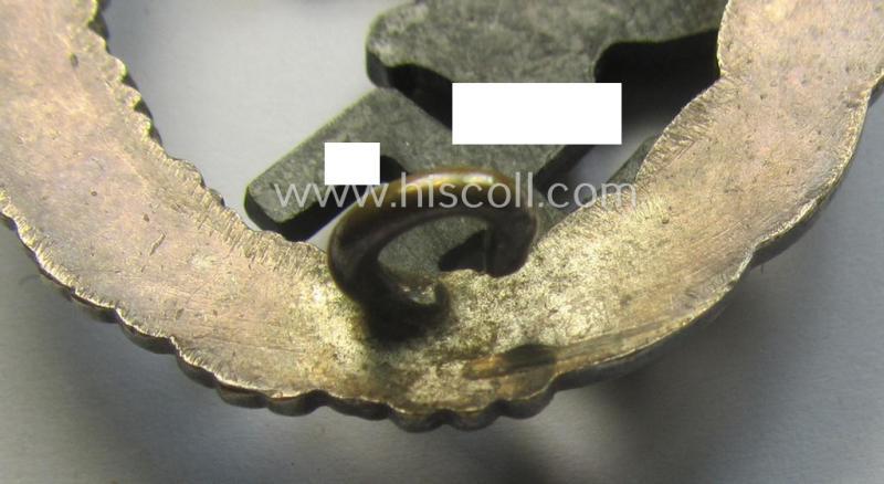 WH (LW) 'Flugzeug-Beobachter-Abzeichen' (ie. observers'-war-badge) being a (typical) non-maker-marked and/or: 'Buntmetall'- (ie. 'Tombak'-) based example by the: 'Assmann & Söhne'-company that comes stored in its period etui