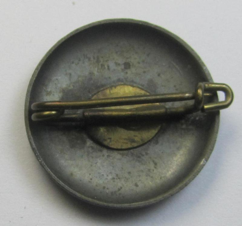 Superb - and presumably Dutch-produced! - example of an: 'Arbeidsdienst Meisjes (o. ADM') related lapel-pin (being an attractive and smaller-sized, zinc- ie. 'Feinzink'-based example)