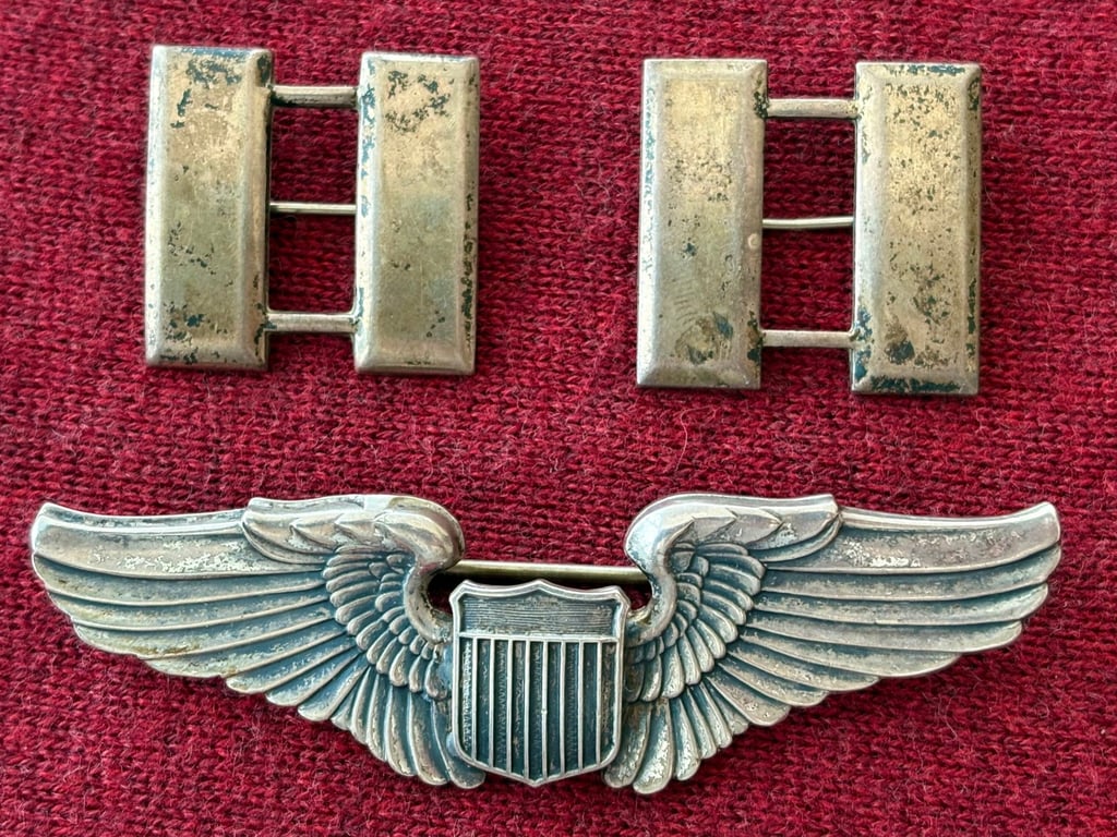 AUTHENTIC USAAF SILVER PILOTS WINGS AND CAPTAIN RANK BARS IN WARTIME BOOTS TIN. ADDITIONAL PHOTOS