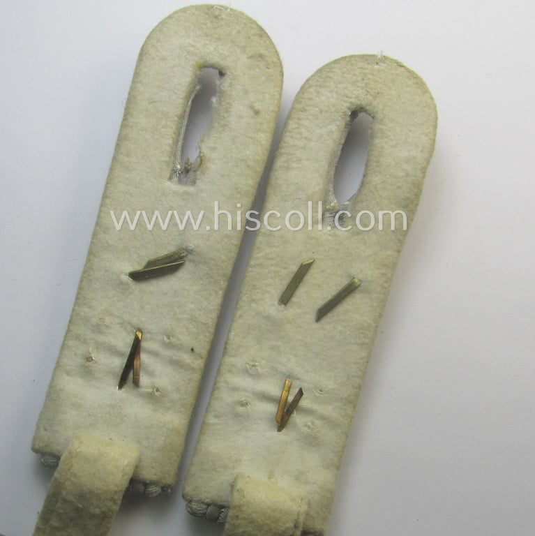 Pair of WH (Heeres) officers'-type shoulderboards as was intended for - and clearly worn by! - a: 'Leutnant des Maschinengewehr-Abtlgs. 1'