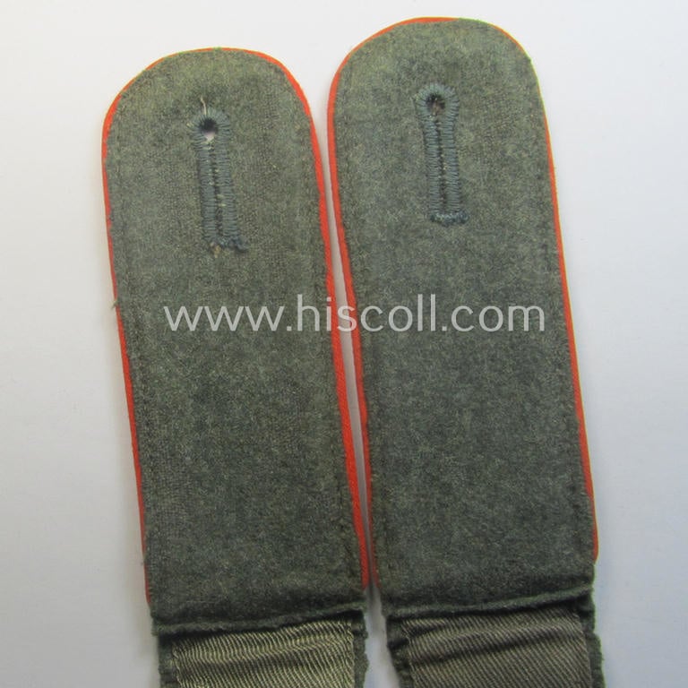 Superb pair of WH (Heeres) 'M41- o. M43'-pattern, EM-type shoulderstraps: 'Soldat der Feldgendarmerie-Trpn.'
