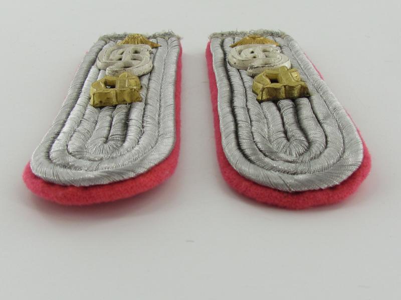 Wehrmacht (Heer) ‘Grossdeutschland’ Panzer Oberleutnant Shoulder Boards