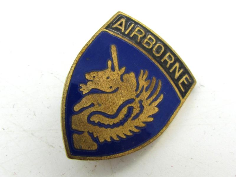 WWII US 13th AIRBORNE DIVISION Crest Insignia Pinback