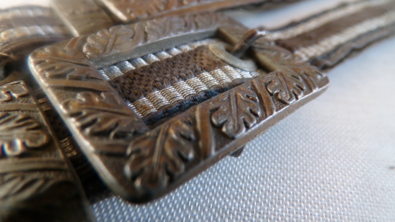 2nd Model Luftwaffe Deluxe Dagger Hangers