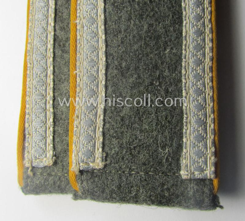 Pair of WH (Heeres), 'M40 o. M43'-pattern NCO-type shoulderstraps: 'Uffz. eines Kav. o. Aufklärungs-Rgts.'