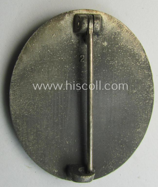 Attractive, 'Verwundeten-Abzeichen in Silber' being a clearly maker- (ie. '26'-) marked- and typical zinc- (ie. 'Feinzink'-) based example as was produced by the desirable maker: 'B.H. Mayer's Kunstprägeanstalt'