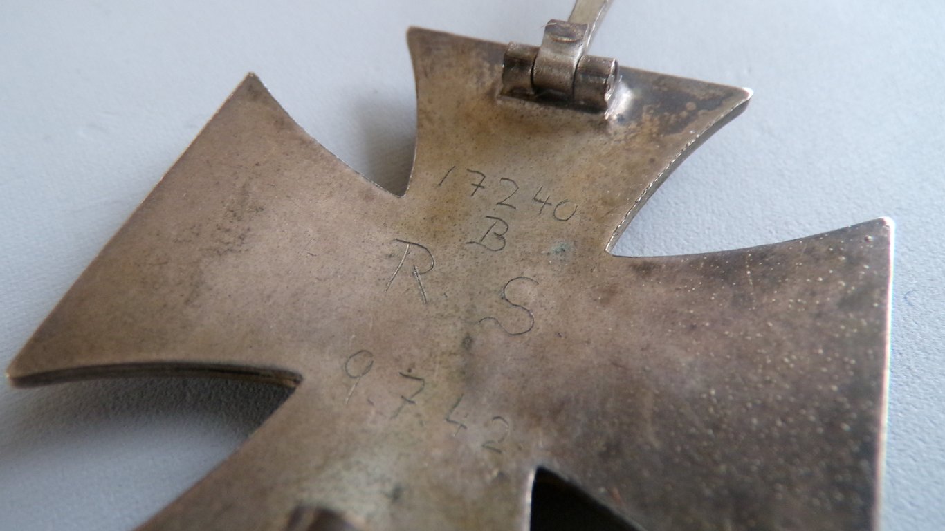 Curved, Named and Cased Iron Cross first Class