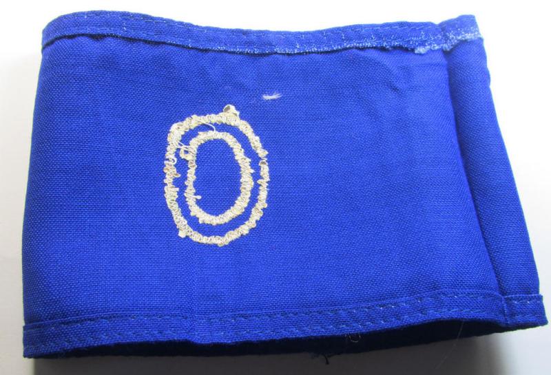 Attractive - and scarcely found! - EM- (ie. NCO-) pattern, 'Reichsluftschutzbund' (ie. 'RLB'-) service-armband showing a period-attached capital 'O'-character as was intended for usage by a member serving as an: 'RLB-Ortner' (ie. caretaker)