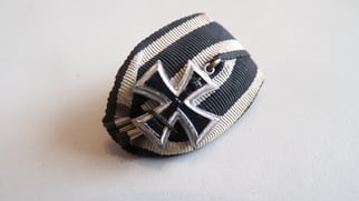 luxury version button hole Iron Cross WW1