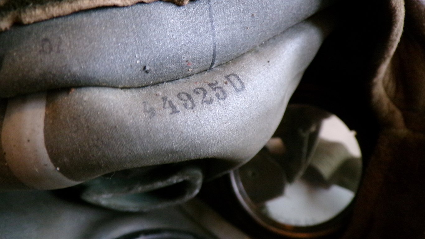 named and unit marked GM30 Gasmaske