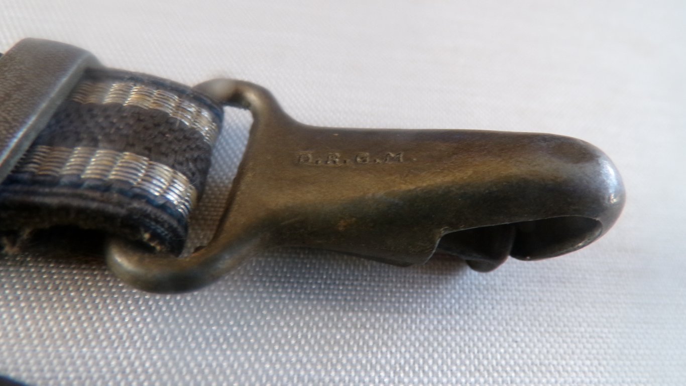 2nd Model Luftwaffe Deluxe Dagger Hangers