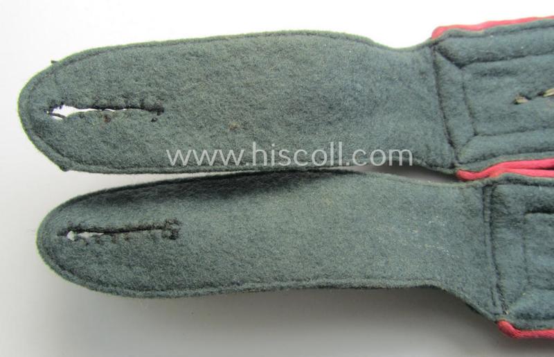 Pair of WH (Heeres) 'privately-purchased'-pattern, NCO-type 'cyphered' shoulderstraps: 'Feldwebel eines Pz-Aufkl.-Abtlgs.'