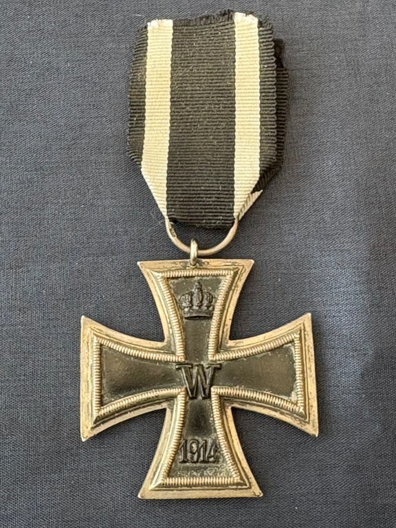 ORIGINAL GERMAN WWI CASED IRON CROSS 2ND CLASS, KIA.