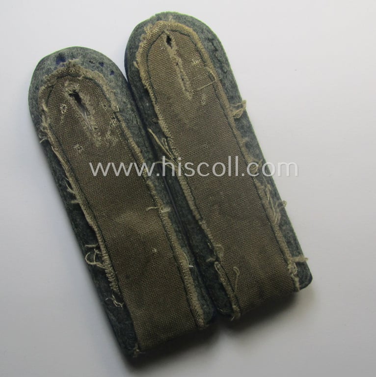 Pair of WH (Heeres) neatly 'cyphered', so-called: 'M40'-pattern, NCO-type shoulderstraps as intended for usage by an: 'Oberfeldwebel einer Sanitäts-Abtlgs. und Mitglied einer Ärtzlichen Akademie des Heeres'