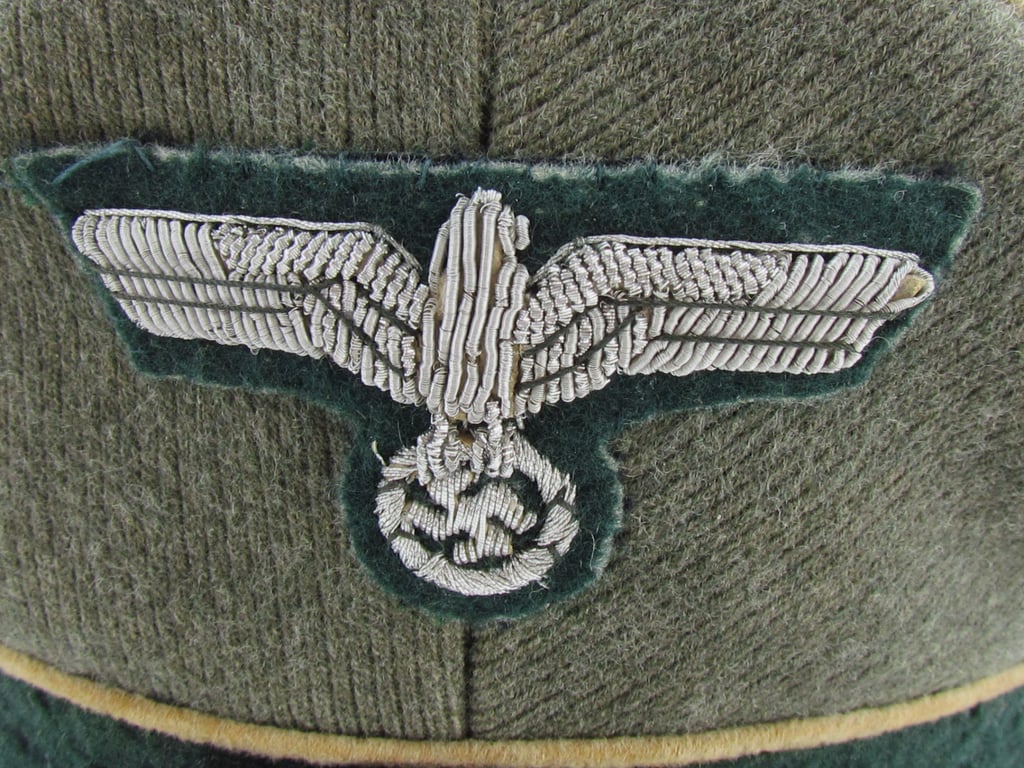Wehrmacht Heer Infantry Officer’s Visor Cap by Peküro – Size 56