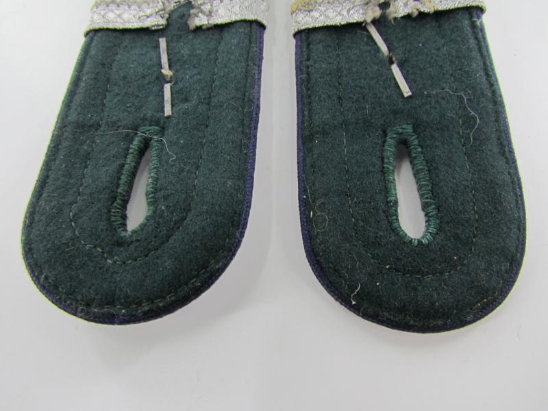 Wehrmacht (Heer) Medical Feldwebel shoulder boards