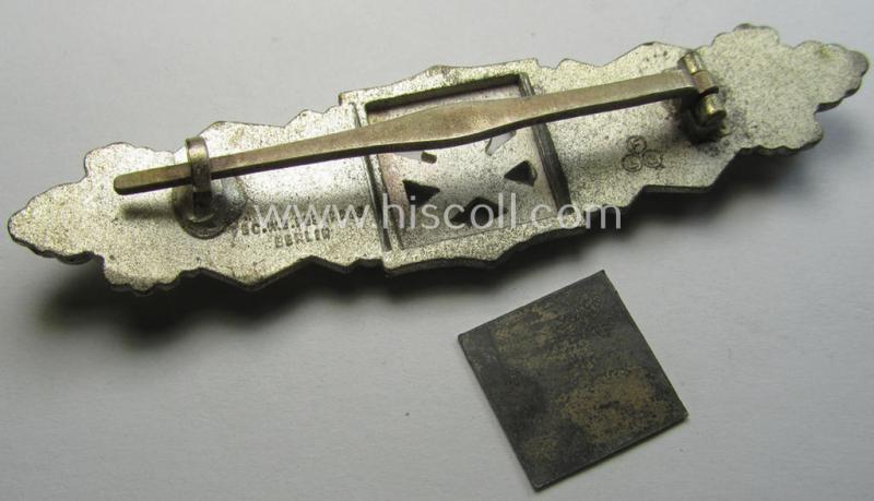 'Nahkampfspange in Silber' being a maker- (ie. 'FLL'-) marked so-called: '3rd pattern'-specimen that came in its (rare!) carton-based box