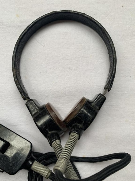 WH Panzer Model 'B' Throat Microphone